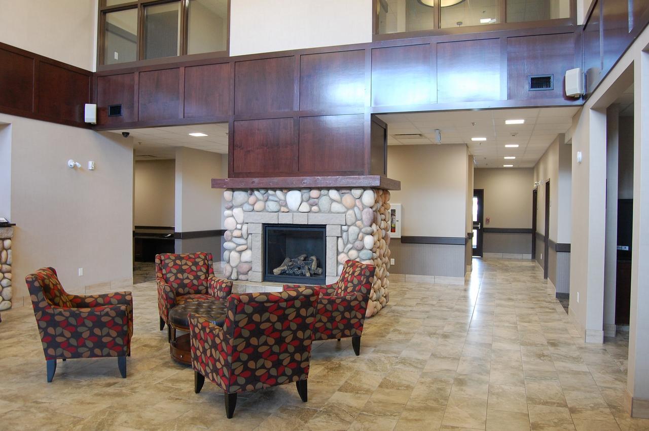 Cobble Creek Lodge Maple Creek エクステリア 写真